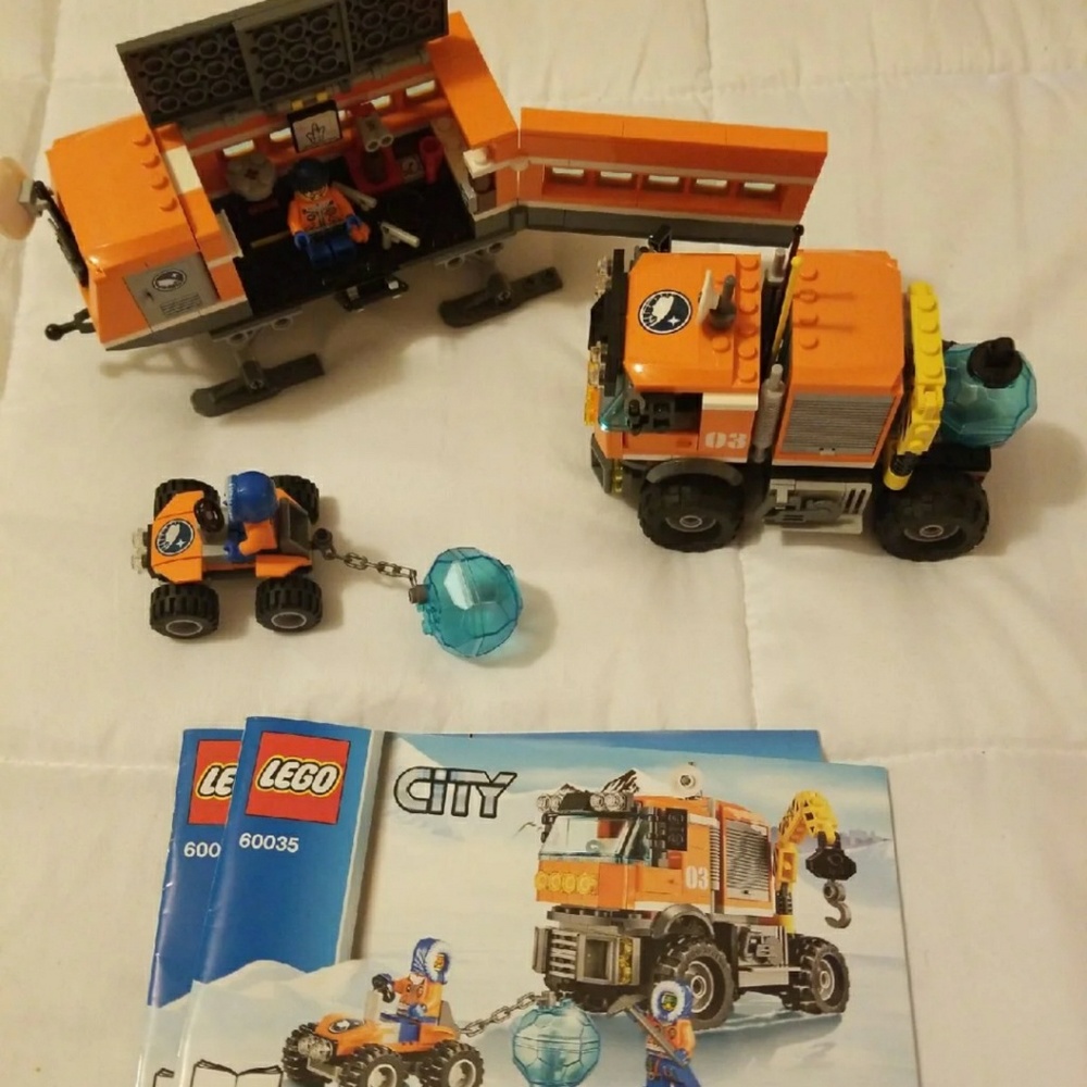 Retired Lego Set 60035 Arctic moblie command cente